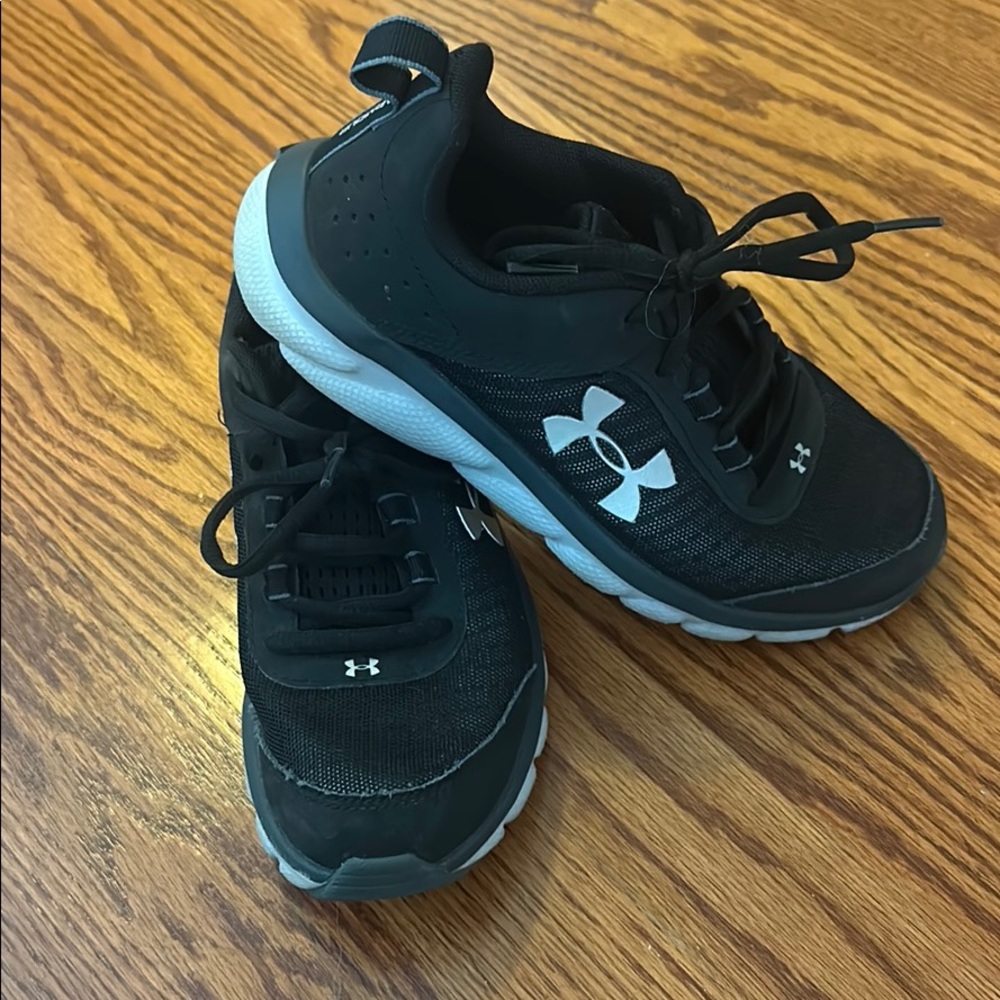 Boys Underarmour Sneakers